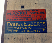 840346 Afbeelding van twee gerestaureerde muurreclames op de zijgevel van het pand Jutfaseweg 22 te Utrecht.N.B. Het ...
